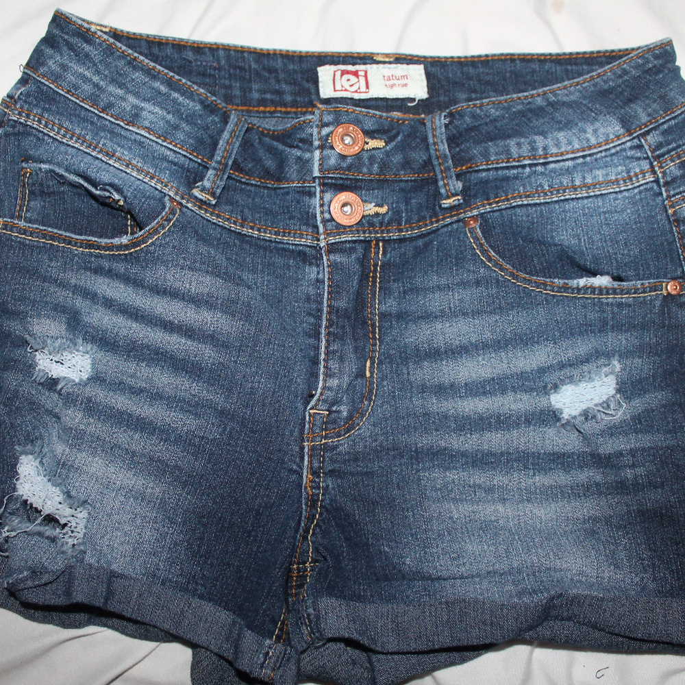 *NEVER WORN* Distressed High Waisted Jean Shorts